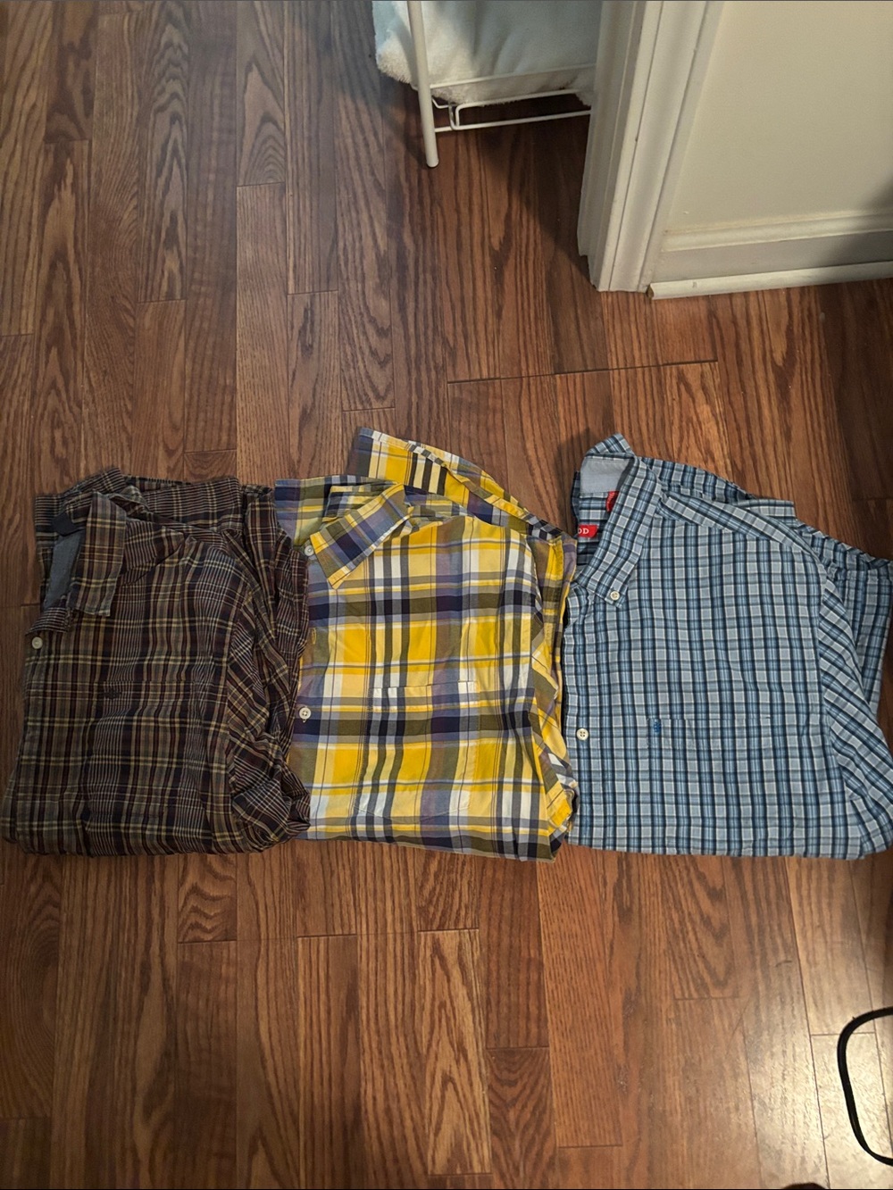 Lot of 3 long-Sleeve Button-Down Shirts in EUC. All size large